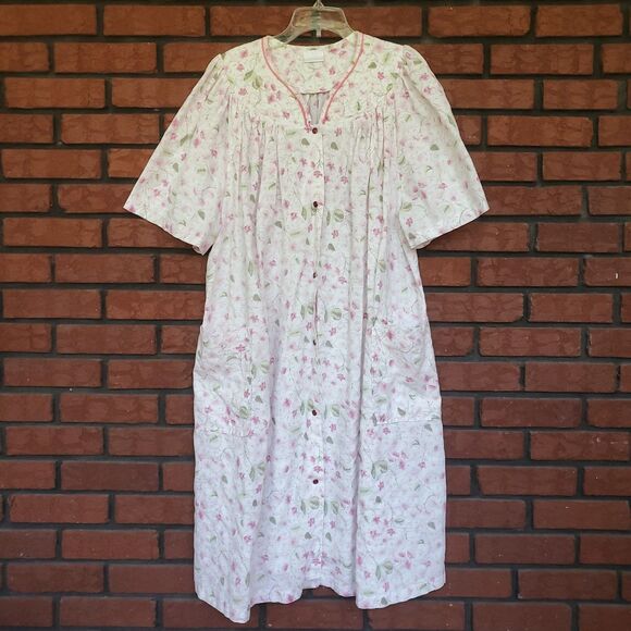 Unbranded Dresses & Skirts - Vintage Floral House Patio Dress Bust 56" Snap Front Pockets Cottagecore Grandma